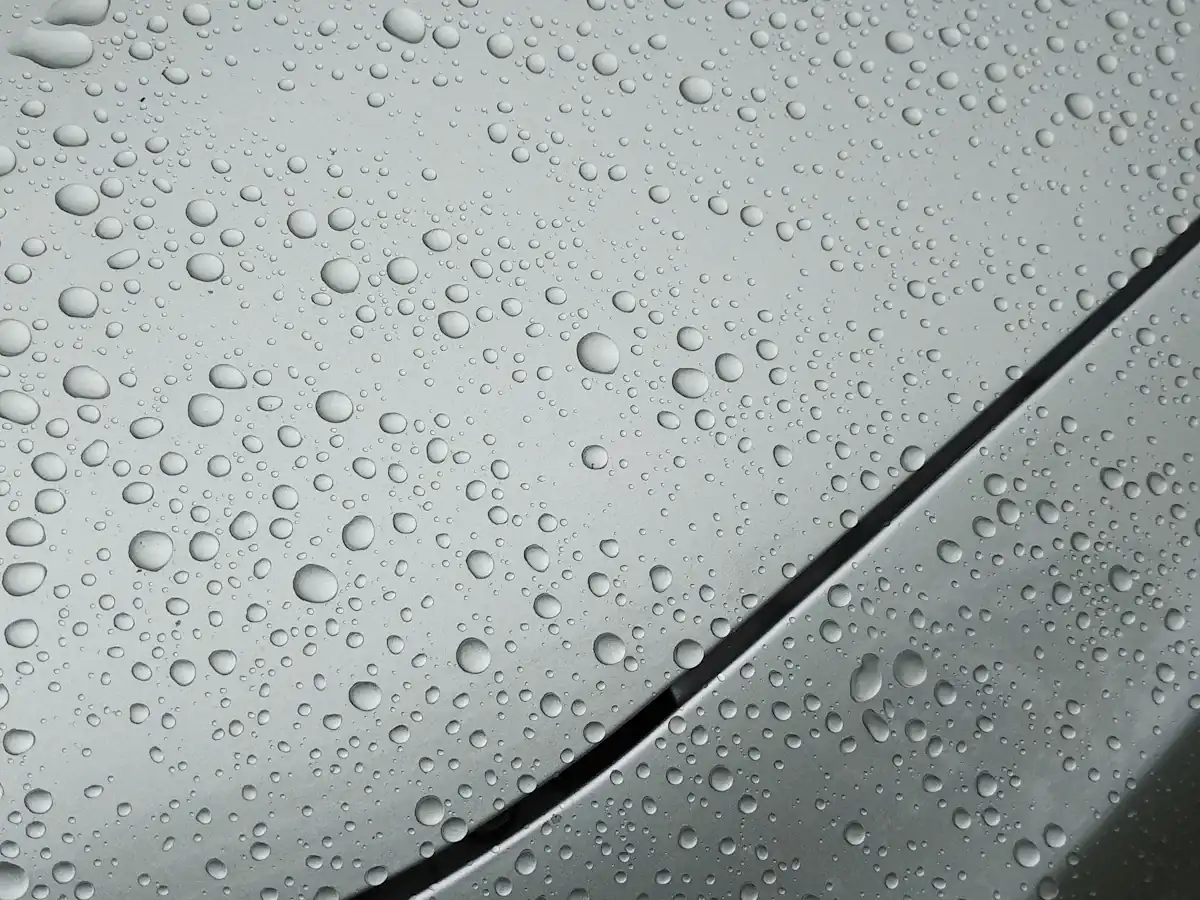 Gotas de agua sobre pintura protegida
