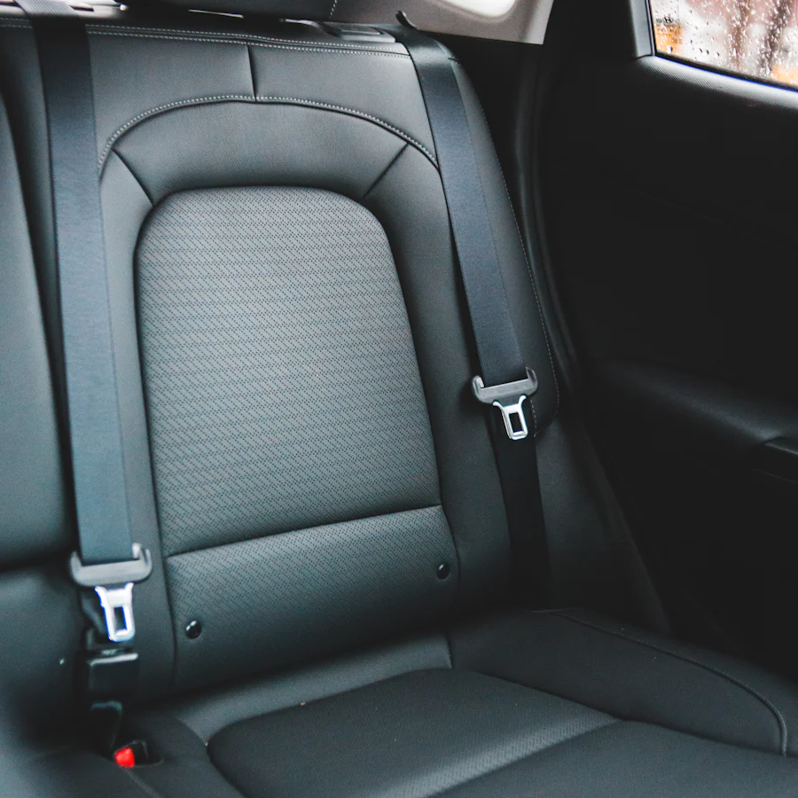 Interior de carro después de una limpieza profunda